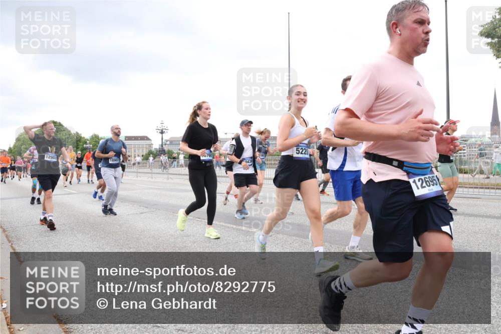 29.06.2025 - hella hamburg halbmarathon Lena Gebhardt http://msf.ph/oto/8292775 29.06.2025 10:55:55 Lombardsbrücke 768, 12902, 18907, 0438, 5220, 12695, 000, 1616, 1738, 1873, 1909, 1917, 2095, 2793, 3101, 3244, 3268, 4265, 4354, 4470, 4473, 4836, 4896, 5220, 5222, 5306, 5487, 5575, 5580, 5994, 6055, 6056, 6113, 6257, 6494, 6594, 6968, 7516, 7548, 7616, 7969, 8005, 8110, 8305, 8527, 8532, 8533, 8626, 8648, 9435, 9548, 9606, 9614, 9618, 9838, 9857, 9858, 9861, 9865, 9956, 10094, 10436, 10438, 10449, 10559, 10593, 10640, 10987, 11903, 11962, 11963, 12695, 12902 meine-sportfotos.de