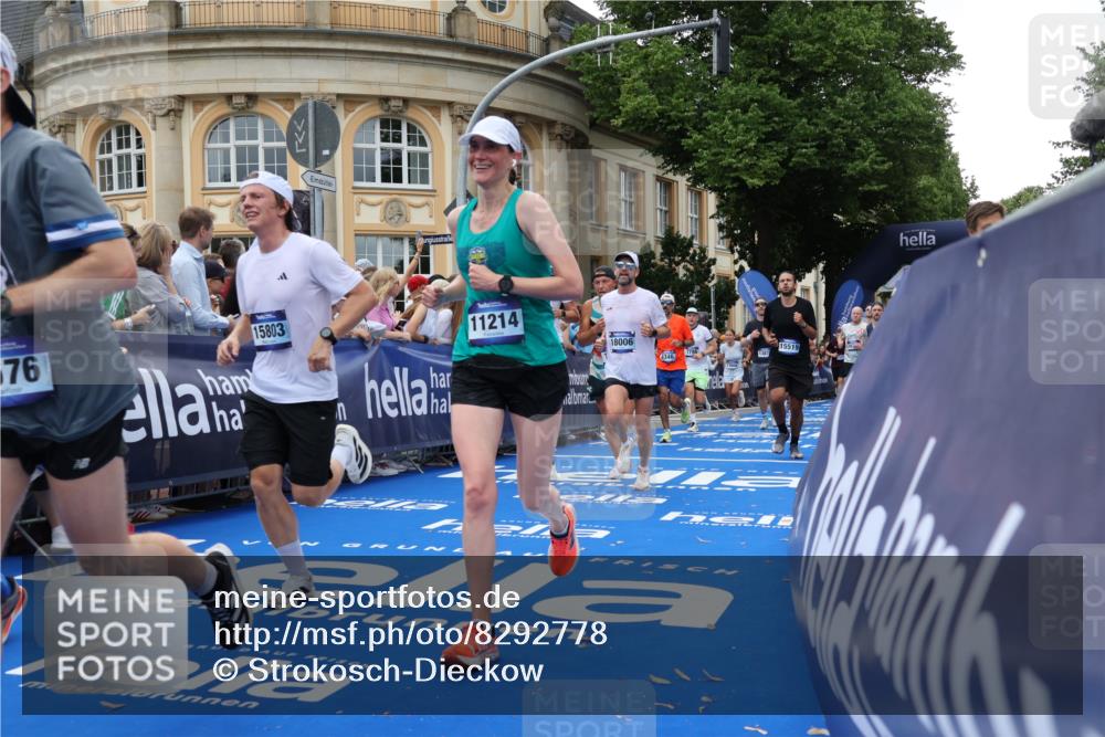 29.06.2025 - hella hamburg halbmarathon Strokosch-Dieckow http://msf.ph/oto/8292778 29.06.2025 10:50:36 Ziel 1399, 1750, 2234, 2788, 3414, 4346, 5447, 6282, 6662, 6712, 7134, 7397, 7583, 7786, 7952, 8153, 8576, 9057, 11214, 11356, 13701, 13808, 13812, 13875, 15519, 15803, 16291, 16806, 17179, 17247, 18006, 18229, 18413, 18820 meine-sportfotos.de