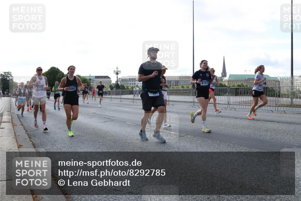 29.06.2025 - hella hamburg halbmarathon Lena Gebhardt http://msf.ph/oto/8292785 29.06.2025 09:58:55 Lombardsbrücke 6585, 8467, 17491, 9727, 1285, 1410, 1485, 1506, 1715, 1719, 1727, 1946, 1951, 1972, 2029, 2518, 2741, 2840, 2883, 2907, 2911, 3037, 3097, 3334, 3715, 3819, 3952, 4120, 4152, 4167, 5077, 5084, 5259, 5378, 5391, 5420, 5894, 6294, 6390, 6399, 6433, 6592, 6629, 6657, 6759, 6877, 7033, 7082, 7232, 7369, 7716, 7732, 7864, 8068, 8322, 8393, 8639, 8721, 8772, 8798, 9655, 9727, 9770, 9884, 10488 meine-sportfotos.de