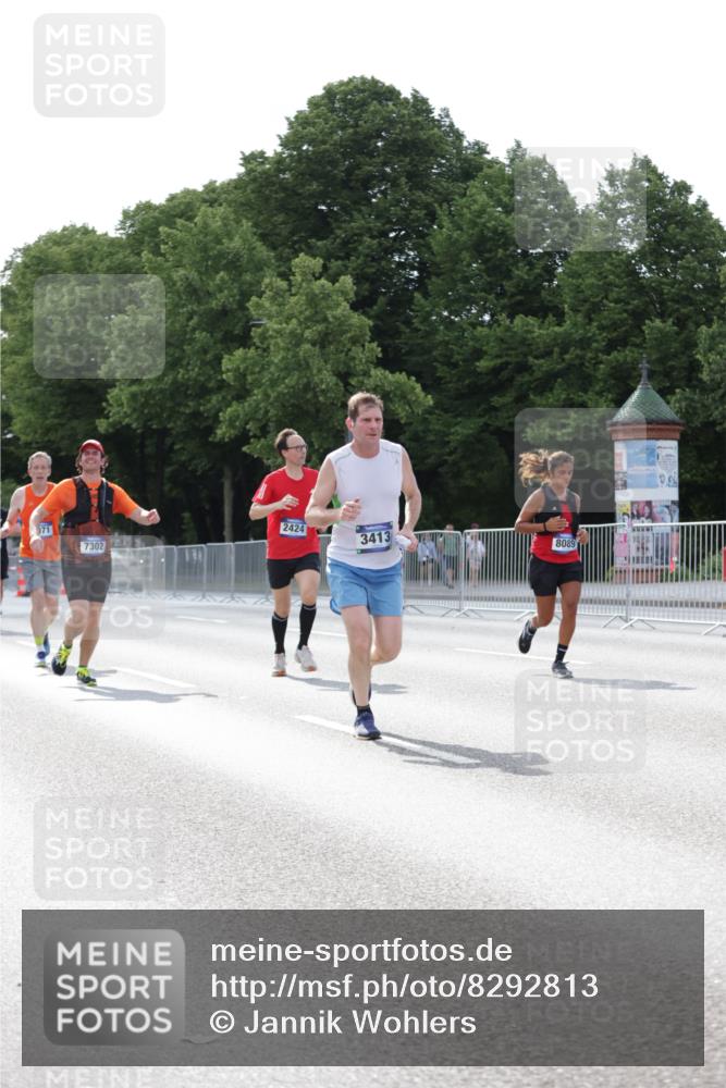 29.06.2025 - hella hamburg halbmarathon Jannik Wohlers http://msf.ph/oto/8292813 29.06.2025 10:04:35 Lombardsbrücke 1126, 1559, 2424, 2628, 3071, 3413, 4394, 4538, 4951, 6907, 6908, 7302, 8049, 8089, 9019, 11088, 11551, 11595, 13242, 13327, 16134, 16357, 16579, 17112, 17814, 17818, 18189, 18556 meine-sportfotos.de