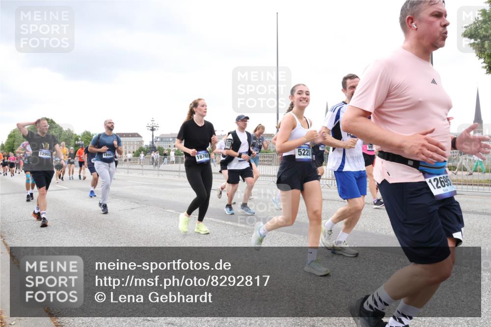 29.06.2025 - hella hamburg halbmarathon Lena Gebhardt http://msf.ph/oto/8292817 29.06.2025 10:55:55 Lombardsbrücke 12902, 18907, 16768, 5220, 12695, 1616, 1738, 1873, 1909, 1917, 2095, 2793, 3101, 3244, 3268, 4265, 4354, 4470, 4473, 4836, 4896, 5220, 5222, 5306, 5487, 5575, 5580, 5994, 6055, 6056, 6113, 6257, 6494, 6594, 6968, 7516, 7548, 7616, 7969, 8005, 8110, 8305, 8527, 8532, 8533, 8626, 8648, 9435, 9548, 9606, 9614, 9618, 9838, 9857, 9858, 9861, 9865, 9956, 10094, 10436, 10438, 10449, 10559, 10593, 10640, 10987, 11903, 11962, 11963, 12695, 12902 meine-sportfotos.de