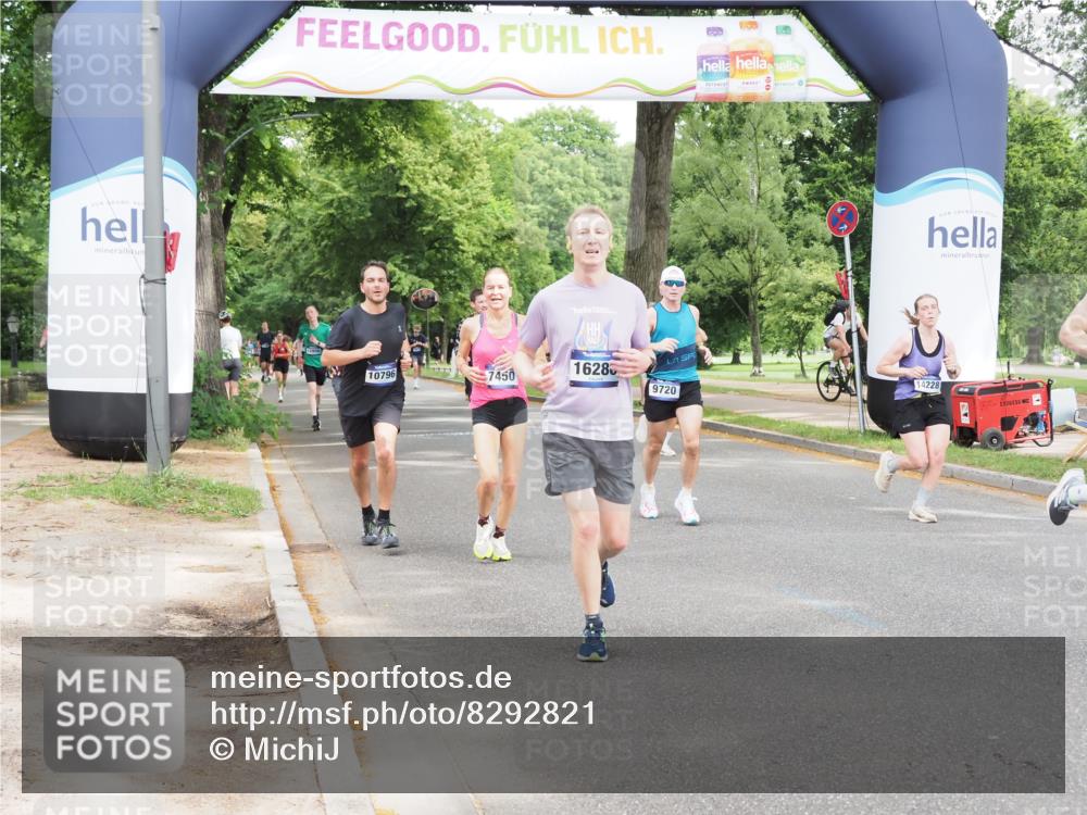 29.06.2025 - hella hamburg halbmarathon MichiJ http://msf.ph/oto/8292821 29.06.2025 10:33:46 Zwischen KM18-KM19 5706, 6711, 7450, 8374, 9720, 10796, 11495, 12528, 12579, 13687, 13919, 14228, 14764, 14783, 15362, 16286, 16834, 17492, 18081 meine-sportfotos.de