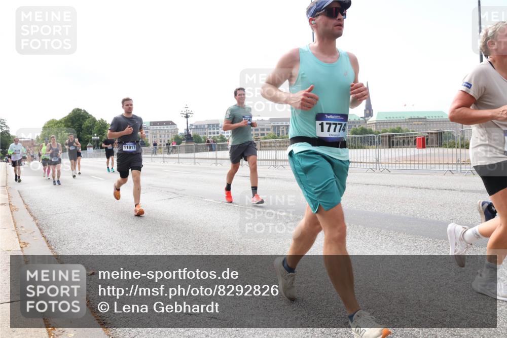 29.06.2025 - hella hamburg halbmarathon Lena Gebhardt http://msf.ph/oto/8292826 29.06.2025 10:11:54 Lombardsbrücke 1062, 1328, 1531, 1790, 1866, 1992, 3363, 4227, 5379, 5605, 7571, 8115, 8807, 8810, 9191, 9428, 9705, 10042, 10409, 10428, 11321, 11507, 11525, 11537, 11581, 11917, 12473, 13171, 13177, 13203, 13542, 13939, 13958, 14008, 14060, 14196, 14384, 15137, 15797, 15945, 16976, 17080, 17638, 17774, 17866, 18261, 18278, 18395, 18429, 18655 meine-sportfotos.de
