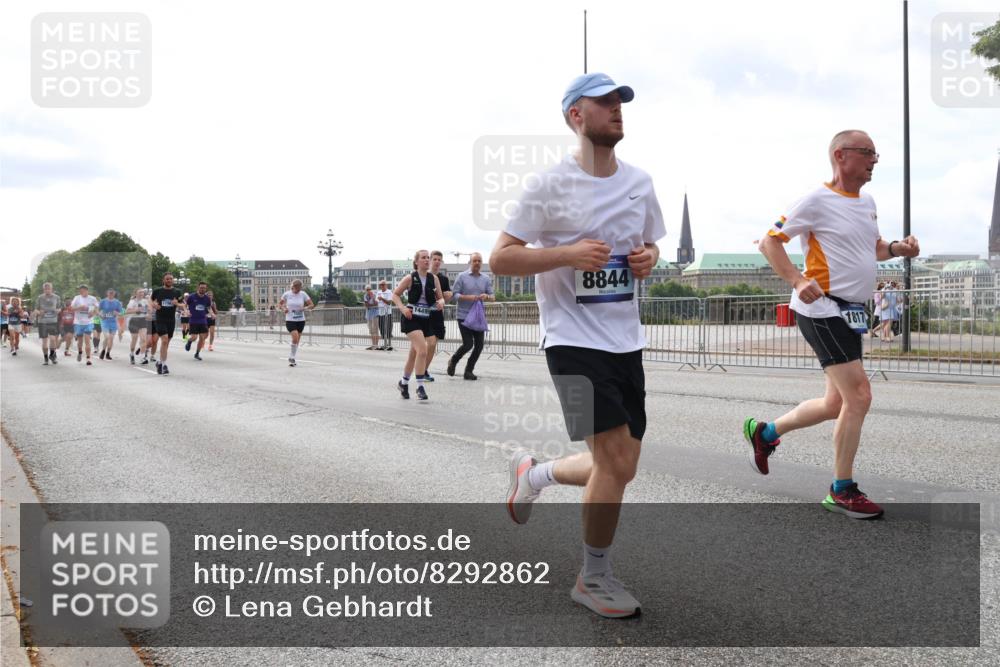 29.06.2025 - hella hamburg halbmarathon Lena Gebhardt http://msf.ph/oto/8292862 29.06.2025 10:21:21 Lombardsbrücke 1449, 8844, 1817, 1028, 1072, 1266, 1401, 1658, 2271, 2383, 2635, 2815, 2956, 2986, 3122, 3161, 3453, 3770, 3813, 3817, 3825, 3826, 4082, 4350, 4697, 4786, 5041, 5061, 5122, 5373, 5395, 5412, 5493, 5759, 5767, 6103, 6275, 6308, 6844, 7228, 7375, 7522, 7553, 7608, 7781, 8095, 8286, 8724, 8726, 8844, 8896, 9005, 9011, 9100, 9108, 9236, 9369, 9483, 9499, 9501, 9532, 9624, 10374, 10585, 10602, 10874, 11698, 12175, 12694, 13057, 13508 meine-sportfotos.de