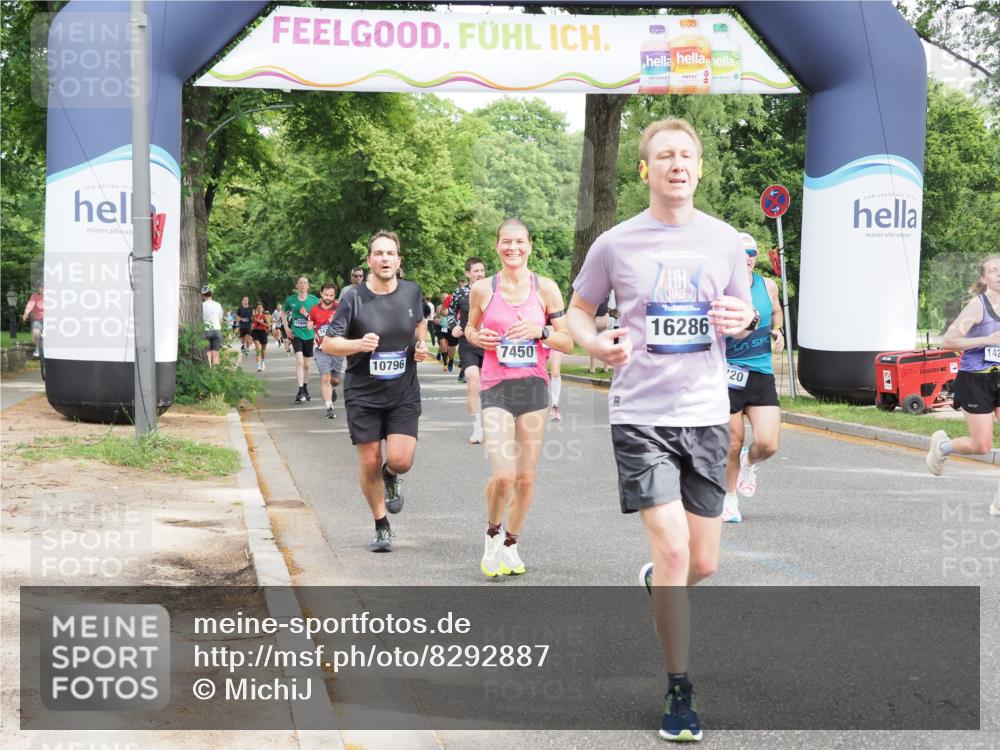 29.06.2025 - hella hamburg halbmarathon MichiJ http://msf.ph/oto/8292887 29.06.2025 10:33:47 Zwischen KM18-KM19 5706, 6711, 7385, 7450, 8374, 9720, 10796, 12528, 13919, 14228, 14764, 14783, 16286, 16834, 17492, 18081 meine-sportfotos.de
