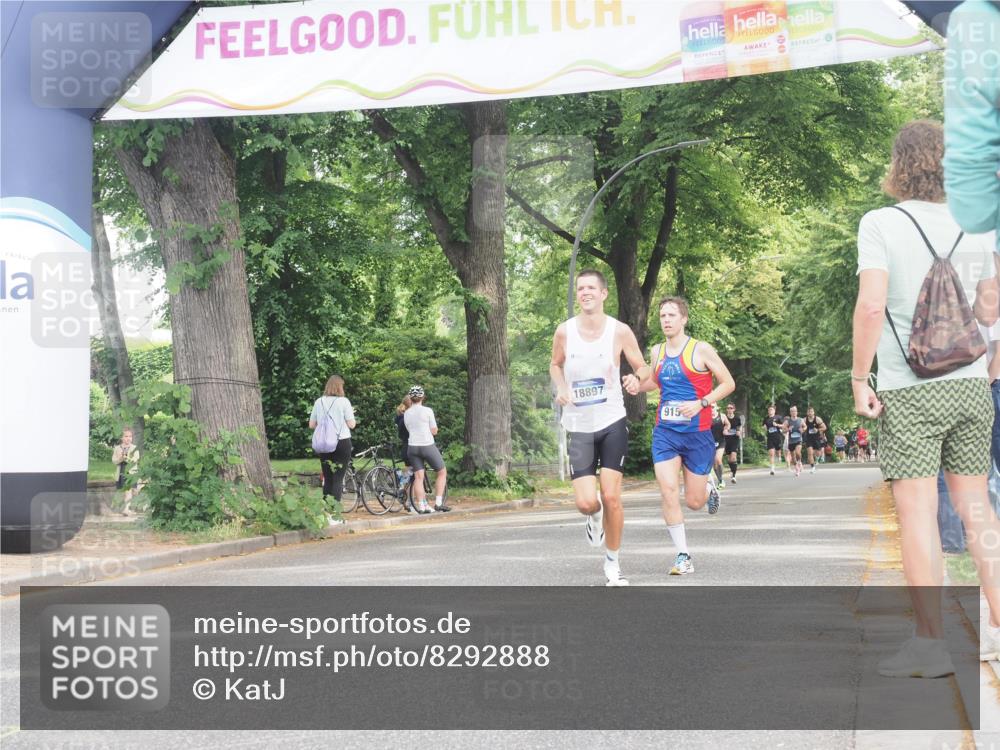 29.06.2025 - hella hamburg halbmarathon KatJ http://msf.ph/oto/8292888 29.06.2025 10:13:12 Zwischen KM18-KM19 4128 meine-sportfotos.de