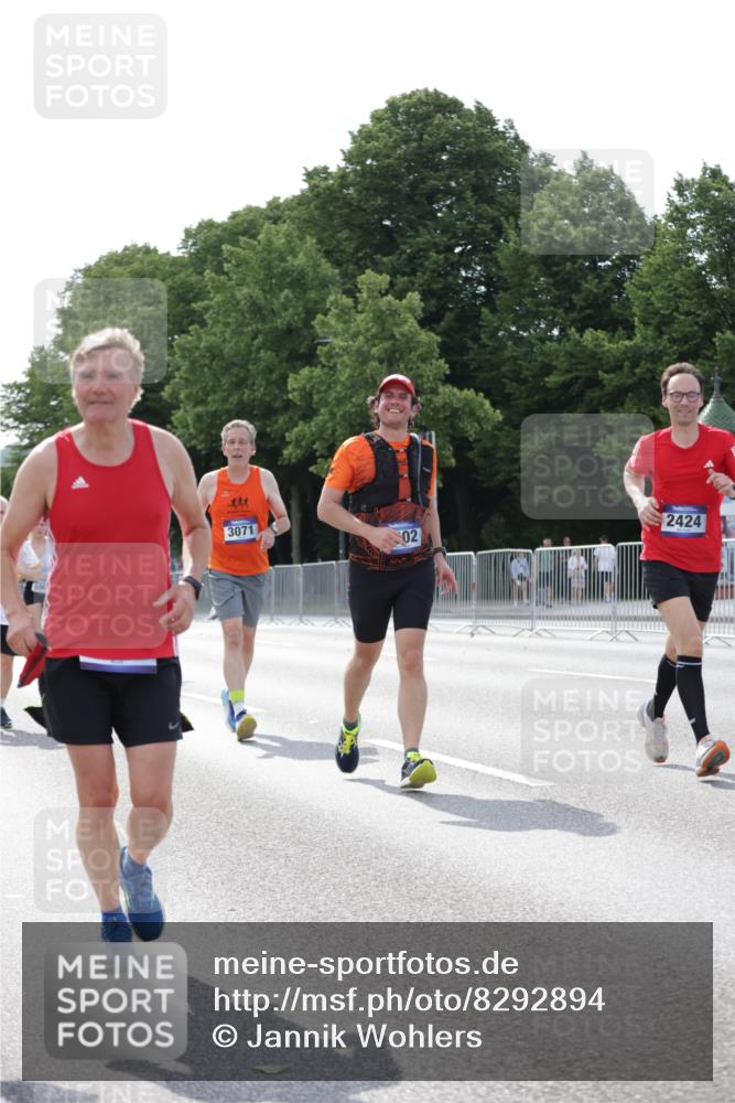 29.06.2025 - hella hamburg halbmarathon Jannik Wohlers http://msf.ph/oto/8292894 29.06.2025 10:04:38 Lombardsbrücke 1126, 1559, 2424, 3071, 3413, 4394, 4951, 6907, 6908, 7302, 7826, 8089, 8999, 9007, 9019, 11088, 11551, 11595, 13242, 13327, 13717, 14203, 16134, 16579, 17112, 17707, 17818, 18189, 18556 meine-sportfotos.de
