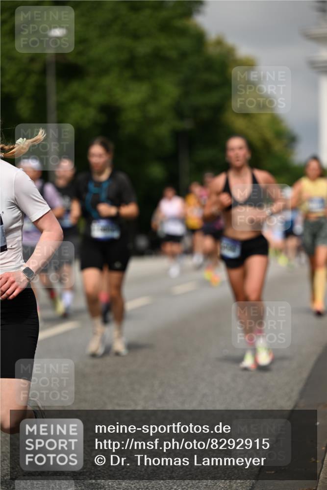 29.06.2025 - hella hamburg halbmarathon Dr. Thomas Lammeyer http://msf.ph/oto/8292915 29.06.2025 10:16:09 Kennedybrücke 1249, 1610, 1785, 1790, 1850, 1851, 2963, 2964, 3182, 3248, 3262, 3746, 3837, 4453, 4499, 5166, 5176, 6822, 6871, 6966, 7370, 8206, 8207, 8971, 9119, 9253, 9254, 9405, 9428, 10685 meine-sportfotos.de