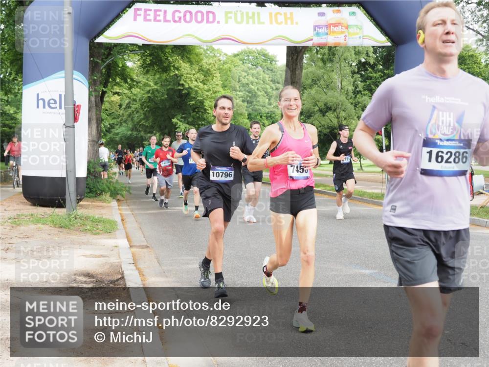 29.06.2025 - hella hamburg halbmarathon MichiJ http://msf.ph/oto/8292923 29.06.2025 10:33:47 Zwischen KM18-KM19 5706, 6711, 7385, 7450, 8374, 9720, 10796, 12528, 13919, 14228, 14764, 14783, 16286, 16834, 17492, 18081 meine-sportfotos.de