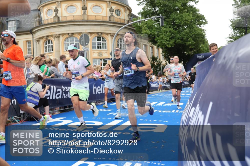 29.06.2025 - hella hamburg halbmarathon Strokosch-Dieckow http://msf.ph/oto/8292928 29.06.2025 10:50:39 Ziel 1399, 1750, 2234, 2788, 4346, 5115, 6282, 6662, 6712, 7134, 7397, 7583, 7786, 7952, 8576, 8657, 9057, 11214, 11356, 13701, 13808, 13812, 13875, 15426, 15519, 15720, 15803, 16291, 16806, 17129, 17179, 17247, 17908, 18006, 18229, 18370, 18413, 18820 meine-sportfotos.de