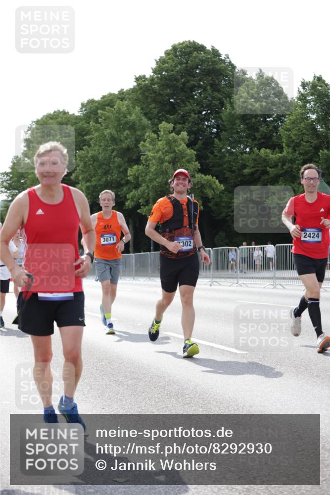 29.06.2025 - hella hamburg halbmarathon Jannik Wohlers http://msf.ph/oto/8292930 29.06.2025 10:04:38 Lombardsbrücke 1126, 1559, 2424, 3071, 3413, 4394, 4951, 6907, 6908, 7302, 7826, 8089, 8999, 9007, 9019, 11088, 11551, 11595, 13242, 13327, 13717, 14203, 16134, 16579, 17112, 17707, 17818, 18189, 18556 meine-sportfotos.de