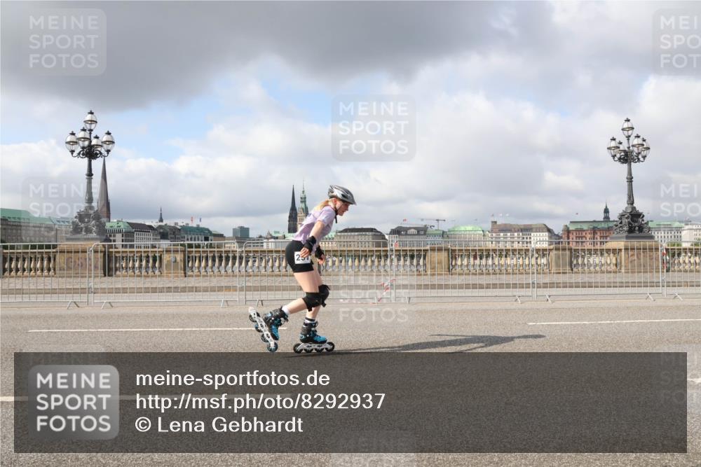29.06.2025 - hella hamburg halbmarathon Lena Gebhardt http://msf.ph/oto/8292937 29.06.2025 09:05:50 Lombardsbrücke  meine-sportfotos.de