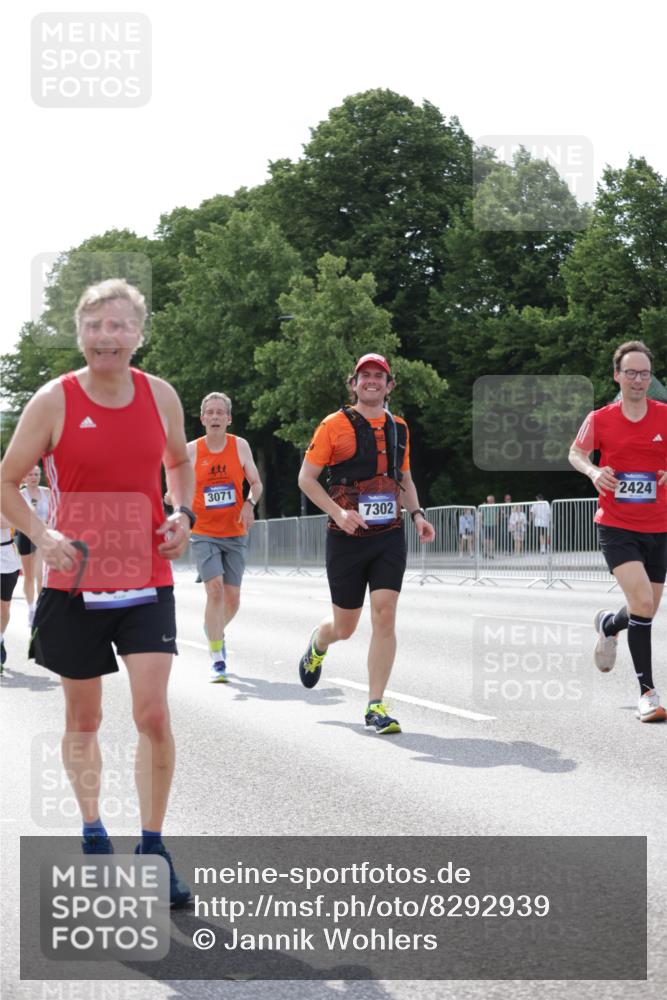 29.06.2025 - hella hamburg halbmarathon Jannik Wohlers http://msf.ph/oto/8292939 29.06.2025 10:04:38 Lombardsbrücke 1126, 1559, 2424, 3071, 3413, 4394, 4951, 6907, 6908, 7302, 7826, 8089, 8999, 9007, 9019, 11088, 11551, 11595, 13242, 13327, 13717, 14203, 16134, 16579, 17112, 17707, 17818, 18189, 18556 meine-sportfotos.de