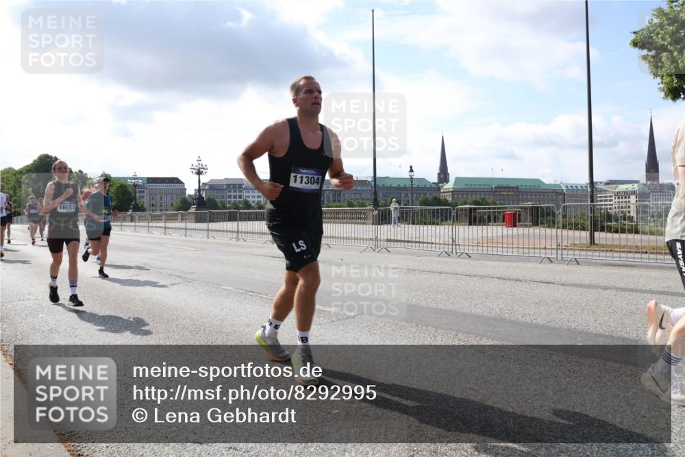 29.06.2025 - hella hamburg halbmarathon Lena Gebhardt http://msf.ph/oto/8292995 29.06.2025 09:46:33 Lombardsbrücke 16811, 11304, 1344, 1889, 2243, 2525, 3809, 3843, 3955, 4477, 4944, 5042, 5048, 5152, 6169, 6683, 7055, 7466, 7534, 7628, 7845, 7901, 8312, 8784, 8864, 8956, 9345, 10298, 10453, 10477, 10865, 10927, 10929, 11230, 11282, 11304, 11661, 11833, 12447, 12899, 12987, 13199, 13252, 13493, 13494, 13617, 13961, 14276, 14293, 14310, 15115, 15391, 15689, 15902, 16065, 16140, 16243, 16507, 16580, 16811, 16931, 16957, 17213, 17768 meine-sportfotos.de