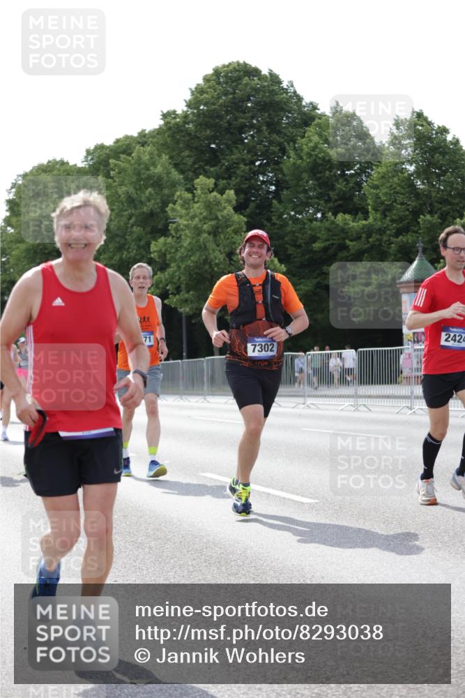 29.06.2025 - hella hamburg halbmarathon Jannik Wohlers http://msf.ph/oto/8293038 29.06.2025 10:04:38 Lombardsbrücke 1126, 1559, 2424, 3071, 3413, 4394, 4951, 6907, 6908, 7302, 7826, 8089, 8999, 9007, 9019, 11088, 11551, 11595, 13242, 13327, 13717, 14203, 16134, 16579, 17112, 17707, 17818, 18189, 18556 meine-sportfotos.de