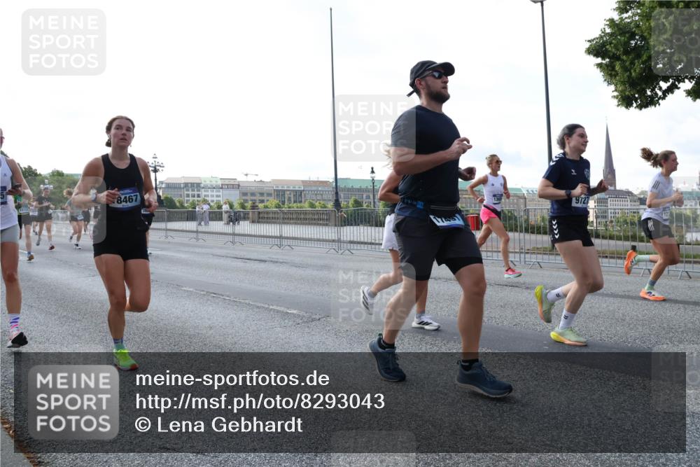 29.06.2025 - hella hamburg halbmarathon Lena Gebhardt http://msf.ph/oto/8293043 29.06.2025 09:58:56 Lombardsbrücke 8467, 9727, 121, 1285, 1410, 1485, 1506, 1715, 1719, 1727, 1946, 1951, 1972, 2029, 2518, 2741, 2840, 2883, 2907, 2911, 3037, 3097, 3334, 3715, 3819, 3952, 4120, 4152, 4167, 4839, 5077, 5084, 5259, 5378, 5391, 5420, 5894, 6294, 6390, 6399, 6592, 6629, 6657, 6759, 6877, 7033, 7082, 7232, 7369, 7716, 7732, 7864, 8068, 8322, 8393, 8639, 8721, 8772, 8798, 9655, 9727, 9770, 9884, 10266, 10488 meine-sportfotos.de