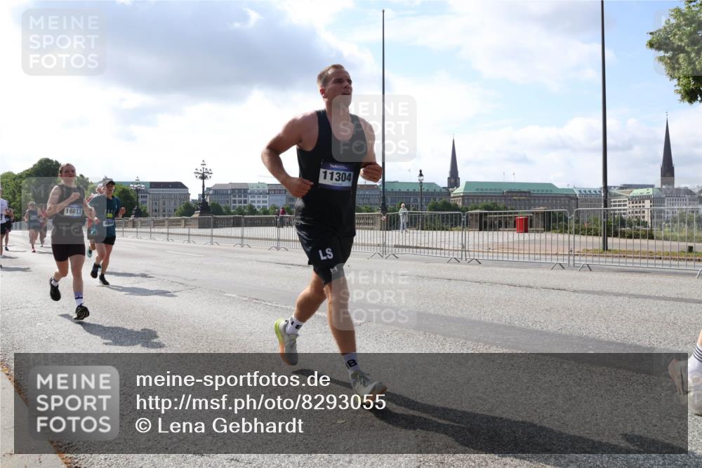 29.06.2025 - hella hamburg halbmarathon Lena Gebhardt http://msf.ph/oto/8293055 29.06.2025 09:46:33 Lombardsbrücke 16811, 4944, 11304, 1344, 1889, 2243, 2525, 3809, 3843, 3955, 4477, 4944, 5042, 5048, 5152, 6169, 6683, 7055, 7466, 7534, 7628, 7845, 7901, 8312, 8784, 8864, 8956, 9345, 10298, 10453, 10477, 10865, 10927, 10929, 11230, 11282, 11304, 11661, 11833, 12447, 12899, 12987, 13199, 13252, 13493, 13494, 13617, 13961, 14276, 14293, 14310, 15115, 15391, 15689, 15902, 16065, 16140, 16243, 16507, 16580, 16811, 16931, 16957, 17213, 17768 meine-sportfotos.de