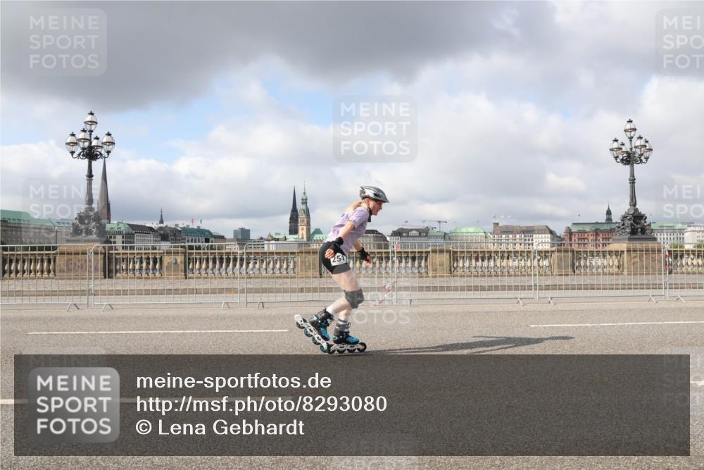 29.06.2025 - hella hamburg halbmarathon Lena Gebhardt http://msf.ph/oto/8293080 29.06.2025 09:05:50 Lombardsbrücke  meine-sportfotos.de