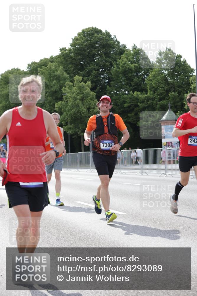 29.06.2025 - hella hamburg halbmarathon Jannik Wohlers http://msf.ph/oto/8293089 29.06.2025 10:04:38 Lombardsbrücke 1126, 1559, 2424, 3071, 3413, 4394, 4951, 6907, 6908, 7302, 7826, 8089, 8999, 9007, 9019, 11088, 11551, 11595, 13242, 13327, 13717, 14203, 16134, 16579, 17112, 17707, 17818, 18189, 18556 meine-sportfotos.de