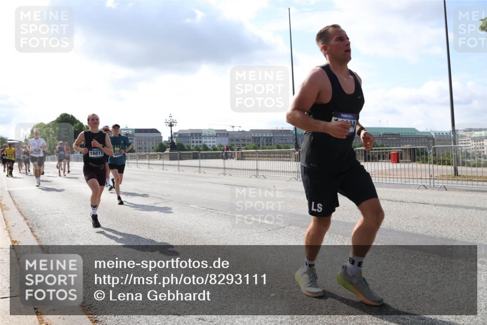 29.06.2025 - hella hamburg halbmarathon Lena Gebhardt http://msf.ph/oto/8293111 29.06.2025 09:46:33 Lombardsbrücke 16811, 4944, 1344, 1889, 2243, 2525, 3809, 3843, 3955, 4477, 4944, 5042, 5048, 5152, 6169, 6683, 7055, 7466, 7534, 7628, 7845, 7901, 8312, 8784, 8864, 8956, 9345, 10298, 10453, 10477, 10865, 10927, 10929, 11230, 11282, 11304, 11661, 11833, 12447, 12899, 12987, 13199, 13252, 13493, 13494, 13617, 13961, 14276, 14293, 14310, 15115, 15391, 15689, 15902, 16065, 16140, 16243, 16507, 16580, 16811, 16931, 16957, 17213, 17768 meine-sportfotos.de