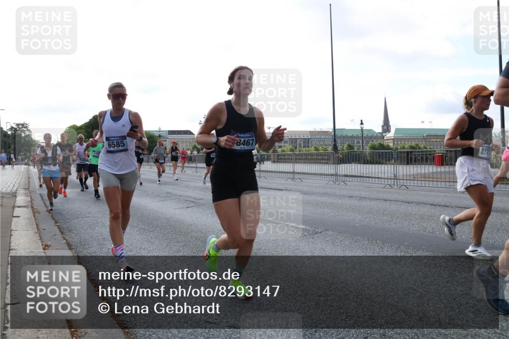 29.06.2025 - hella hamburg halbmarathon Lena Gebhardt http://msf.ph/oto/8293147 29.06.2025 09:58:56 Lombardsbrücke 1485, 6585, 8467, 8721, 1285, 1410, 1485, 1506, 1715, 1719, 1727, 1946, 1951, 1972, 2029, 2518, 2741, 2840, 2883, 2907, 2911, 3037, 3097, 3334, 3715, 3819, 3952, 4120, 4152, 4167, 4839, 5077, 5084, 5259, 5378, 5391, 5420, 5894, 6294, 6390, 6399, 6592, 6629, 6657, 6759, 6877, 7033, 7082, 7232, 7369, 7716, 7732, 7864, 8068, 8322, 8393, 8639, 8721, 8772, 8798, 9655, 9727, 9770, 9884, 10266, 10488 meine-sportfotos.de