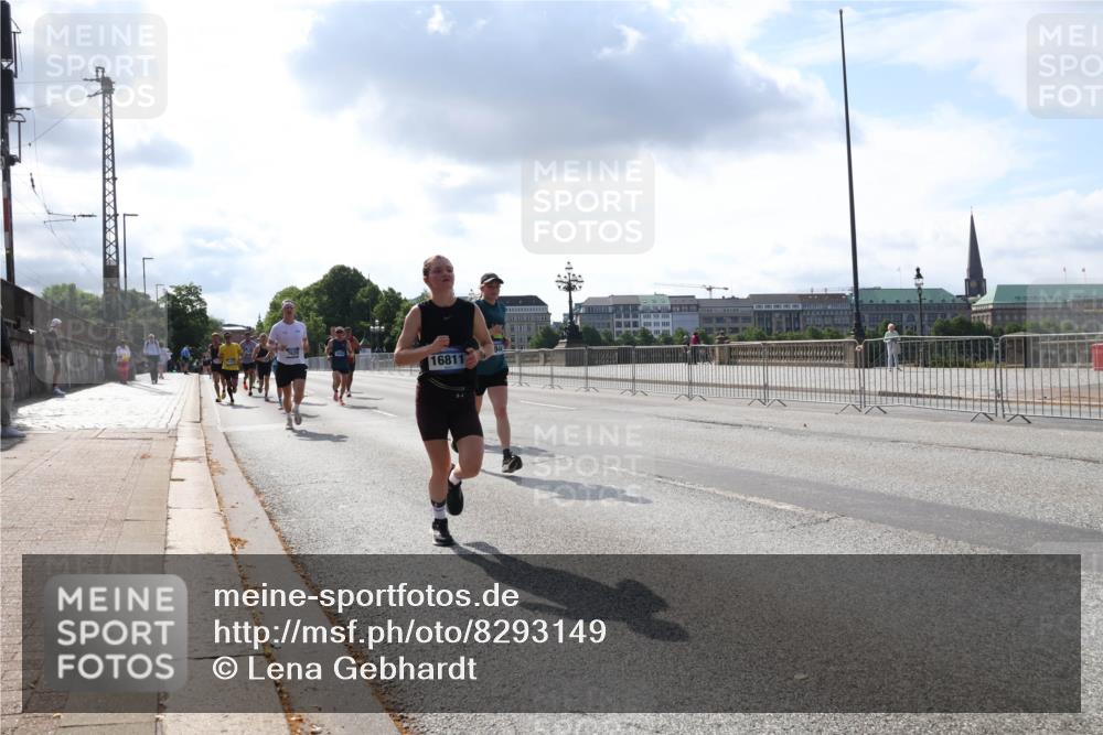 29.06.2025 - hella hamburg halbmarathon Lena Gebhardt http://msf.ph/oto/8293149 29.06.2025 09:46:34 Lombardsbrücke 1681, 1344, 1889, 2243, 2525, 3809, 3843, 3955, 4477, 4944, 5042, 5048, 5152, 6169, 6683, 7055, 7466, 7534, 7628, 7845, 7901, 8312, 8784, 8864, 8956, 9345, 10298, 10453, 10477, 10865, 10927, 10929, 11230, 11282, 11304, 11661, 11833, 12447, 12899, 12987, 13199, 13252, 13493, 13494, 13617, 13961, 14276, 14293, 14310, 15115, 15391, 15689, 15902, 16065, 16140, 16243, 16507, 16580, 16811, 16931, 16957, 17213, 17768 meine-sportfotos.de