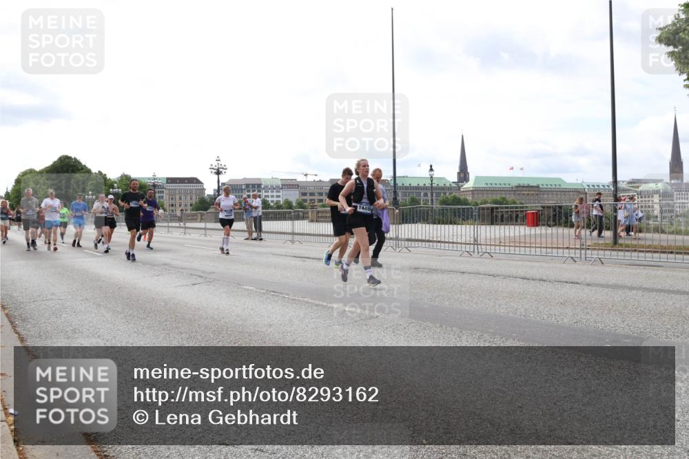 29.06.2025 - hella hamburg halbmarathon Lena Gebhardt http://msf.ph/oto/8293162 29.06.2025 10:21:22 Lombardsbrücke 14499, 1028, 1072, 1266, 1401, 1658, 2271, 2383, 2635, 2815, 2956, 2986, 3122, 3161, 3453, 3770, 3813, 3817, 3825, 3826, 4082, 4350, 4697, 4786, 5041, 5061, 5122, 5373, 5395, 5412, 5493, 5759, 5767, 5957, 6086, 6103, 6275, 6308, 6844, 7228, 7375, 7522, 7553, 7608, 7781, 8095, 8286, 8724, 8726, 8844, 8896, 9005, 9011, 9100, 9108, 9236, 9369, 9483, 9499, 9501, 9532, 9624, 10374, 10585, 10602, 10874, 11698, 12175, 12694, 13057, 13508 meine-sportfotos.de