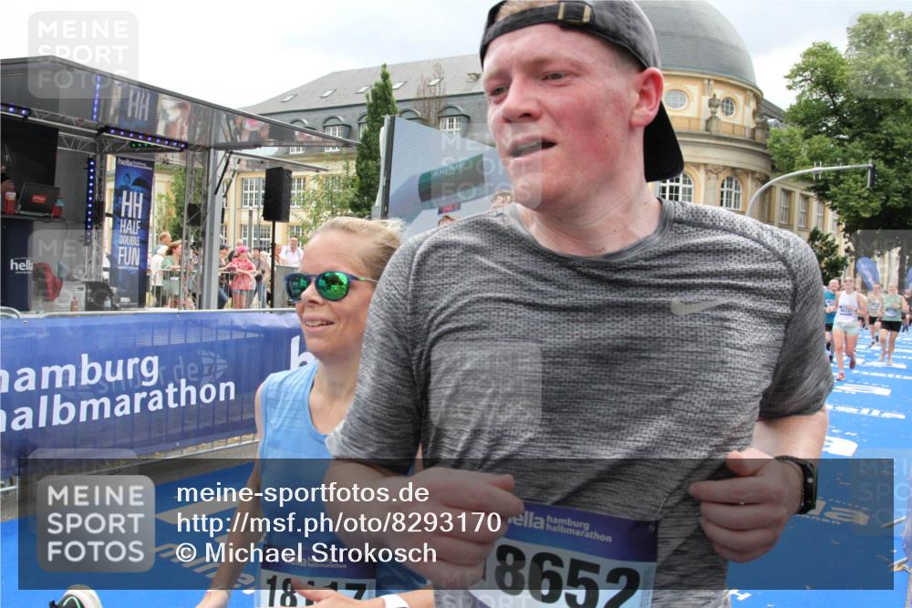 29.06.2025 - hella hamburg halbmarathon Michael Strokosch http://msf.ph/oto/8293170 29.06.2025 10:56:26 Ziel 3048, 4029, 5672, 7547, 7742, 8863, 9622, 10665, 11231, 11309, 15300, 15818, 16375, 18117, 18495, 18652, 18741 meine-sportfotos.de