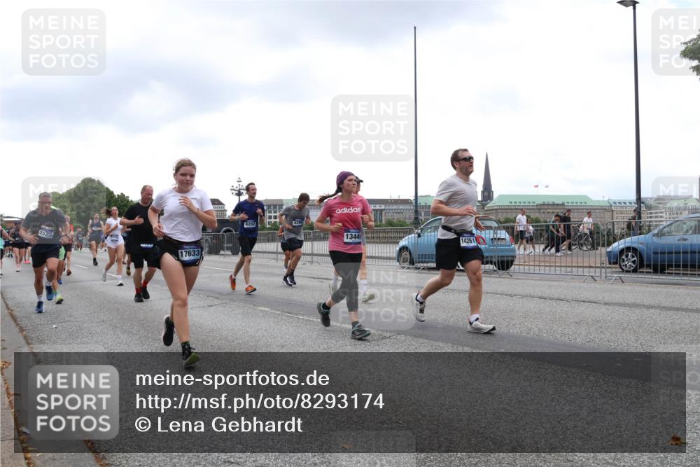 29.06.2025 - hella hamburg halbmarathon Lena Gebhardt http://msf.ph/oto/8293174 29.06.2025 10:46:44 Lombardsbrücke 1073, 1286, 1363, 1371, 1375, 1429, 1465, 1608, 1720, 1837, 1999, 2162, 2211, 2320, 2327, 2500, 2556, 2665, 2697, 2981, 3277, 3406, 3407, 3469, 3734, 3823, 4119, 4202, 4296, 4342, 4355, 4448, 4604, 5111, 5114, 5700, 5796, 5854, 5953, 6068, 6124, 6161, 6496, 6740, 7303, 7364, 7368, 7374, 7412, 7767, 7827, 7960, 8047, 8477, 8486, 8551, 8553, 8684, 8700, 9337, 9691, 10153, 10230, 12298, 12333, 12522, 13969, 14261, 15852, 16882, 16987 meine-sportfotos.de
