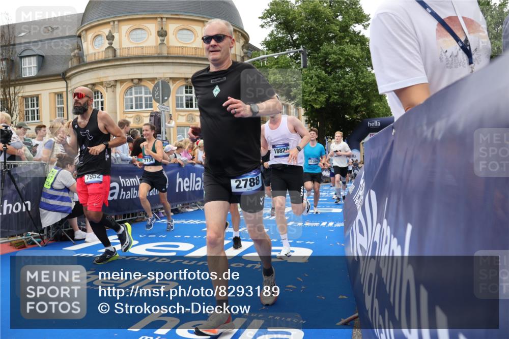 29.06.2025 - hella hamburg halbmarathon Strokosch-Dieckow http://msf.ph/oto/8293189 29.06.2025 10:50:44 Ziel 2234, 2788, 3947, 4839, 5018, 5115, 6662, 6712, 7052, 7134, 7583, 7952, 8657, 10750, 11356, 13701, 13808, 13875, 15426, 15720, 16291, 17129, 17908, 18182, 18229, 18370, 18413, 18820 meine-sportfotos.de