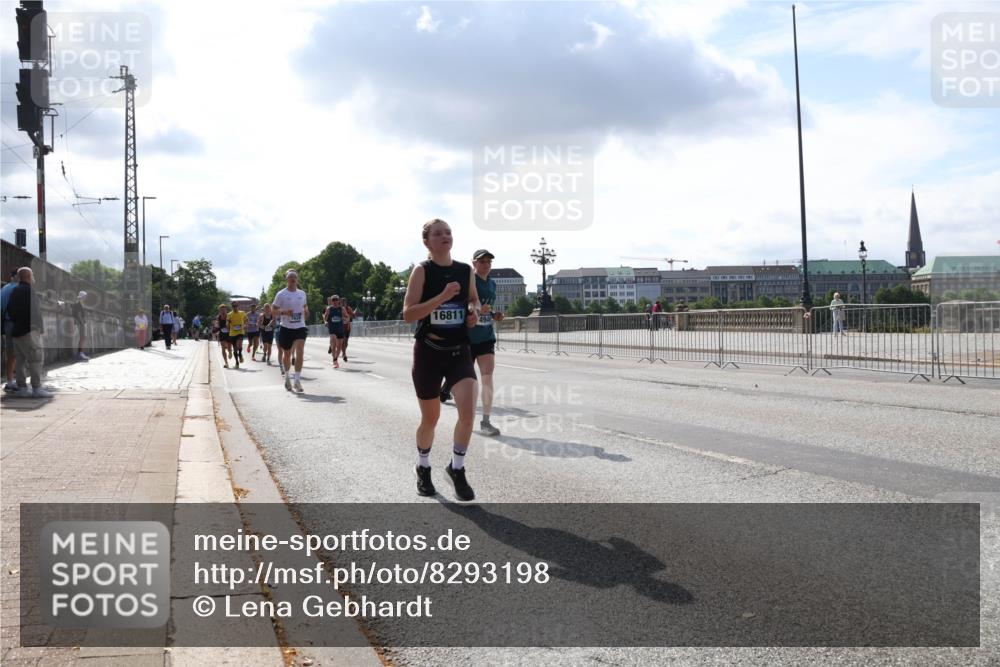 29.06.2025 - hella hamburg halbmarathon Lena Gebhardt http://msf.ph/oto/8293198 29.06.2025 09:46:34 Lombardsbrücke 16811, 494, 1344, 1889, 2243, 2525, 3809, 3843, 3955, 4477, 4944, 5042, 5048, 5152, 6169, 6683, 7055, 7466, 7534, 7628, 7845, 7901, 8312, 8784, 8864, 8956, 9345, 10298, 10453, 10477, 10865, 10927, 10929, 11230, 11282, 11304, 11661, 11833, 12447, 12899, 12987, 13199, 13252, 13493, 13494, 13617, 13961, 14276, 14293, 14310, 15115, 15391, 15689, 15902, 16065, 16140, 16243, 16507, 16580, 16811, 16931, 16957, 17213, 17768 meine-sportfotos.de