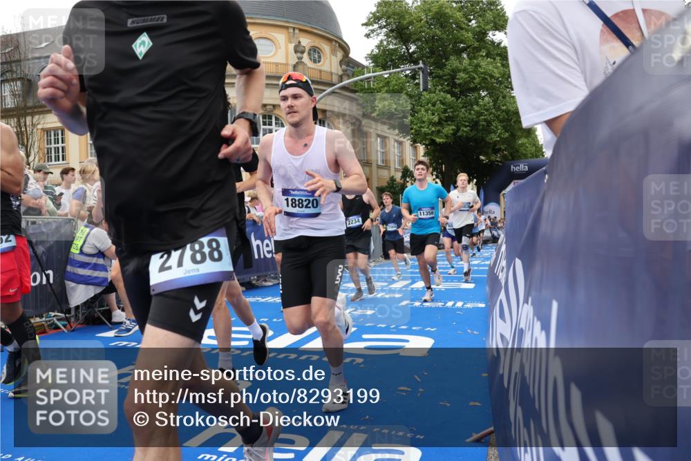 29.06.2025 - hella hamburg halbmarathon Strokosch-Dieckow http://msf.ph/oto/8293199 29.06.2025 10:50:44 Ziel 2234, 2788, 3947, 4839, 5018, 5115, 6662, 6712, 7052, 7134, 7583, 7952, 8657, 10750, 11356, 13701, 13808, 13875, 15426, 15720, 16291, 17129, 17908, 18182, 18229, 18370, 18413, 18820 meine-sportfotos.de