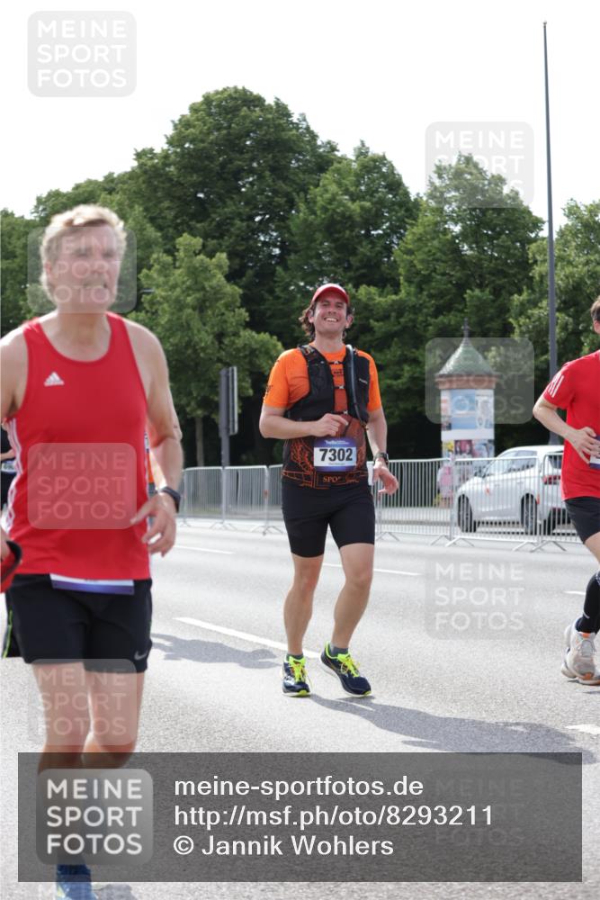 29.06.2025 - hella hamburg halbmarathon Jannik Wohlers http://msf.ph/oto/8293211 29.06.2025 10:04:38 Lombardsbrücke 1126, 1559, 2424, 3071, 3413, 4394, 4951, 6907, 6908, 7302, 7826, 8089, 8999, 9007, 9019, 11088, 11551, 11595, 13242, 13327, 13717, 14203, 16134, 16579, 17112, 17707, 17818, 18189, 18556 meine-sportfotos.de