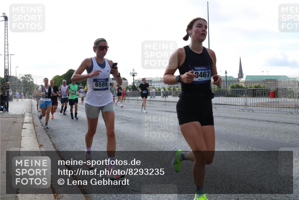 29.06.2025 - hella hamburg halbmarathon Lena Gebhardt http://msf.ph/oto/8293235 29.06.2025 09:58:57 Lombardsbrücke 6585, 3467, 1285, 1410, 1485, 1506, 1715, 1719, 1727, 1946, 1951, 1972, 2029, 2518, 2741, 2840, 2883, 2907, 2911, 3037, 3097, 3334, 3715, 3819, 3952, 4120, 4152, 4167, 4839, 5077, 5084, 5259, 5378, 5391, 5420, 5894, 6294, 6390, 6399, 6592, 6629, 6657, 6759, 6877, 7033, 7082, 7232, 7369, 7716, 7732, 7864, 8068, 8322, 8393, 8639, 8721, 8772, 8798, 9655, 9727, 9770, 9884, 10266, 10488 meine-sportfotos.de