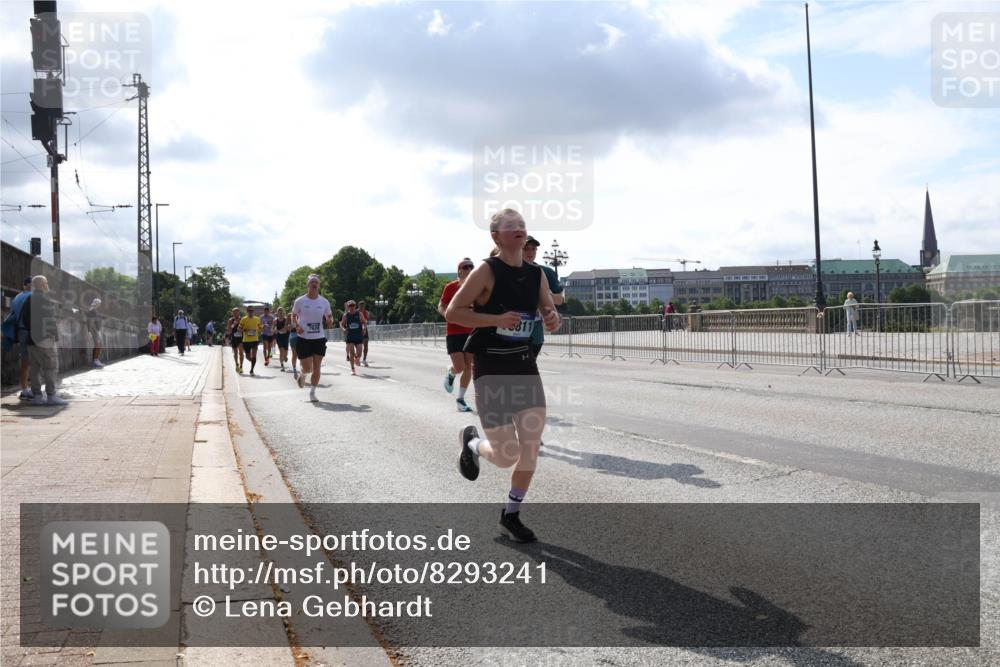 29.06.2025 - hella hamburg halbmarathon Lena Gebhardt http://msf.ph/oto/8293241 29.06.2025 09:46:34 Lombardsbrücke 1344, 1889, 2243, 2525, 3809, 3843, 3955, 4477, 4944, 5042, 5048, 5152, 6169, 6683, 7055, 7466, 7534, 7628, 7845, 7901, 8312, 8784, 8864, 8956, 9345, 10298, 10453, 10477, 10865, 10927, 10929, 11230, 11282, 11304, 11661, 11833, 12447, 12899, 12987, 13199, 13252, 13493, 13494, 13617, 13961, 14276, 14293, 14310, 15115, 15391, 15689, 15902, 16065, 16140, 16243, 16507, 16580, 16811, 16931, 16957, 17213, 17768 meine-sportfotos.de