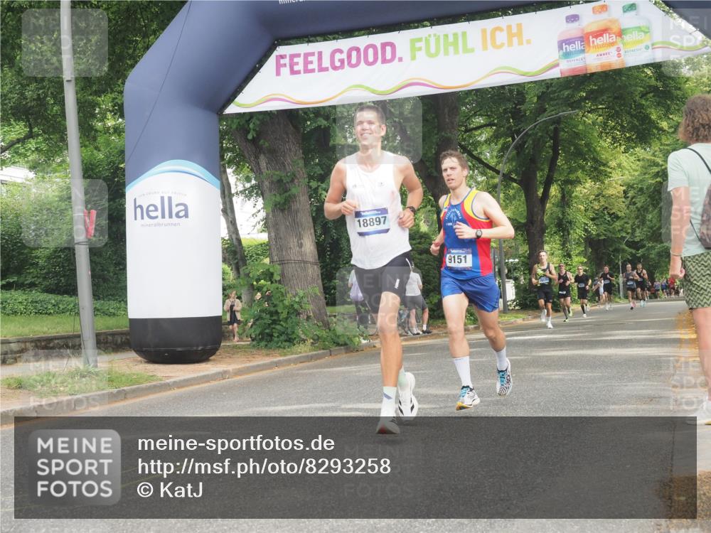 29.06.2025 - hella hamburg halbmarathon KatJ http://msf.ph/oto/8293258 29.06.2025 10:13:13 Zwischen KM18-KM19  meine-sportfotos.de