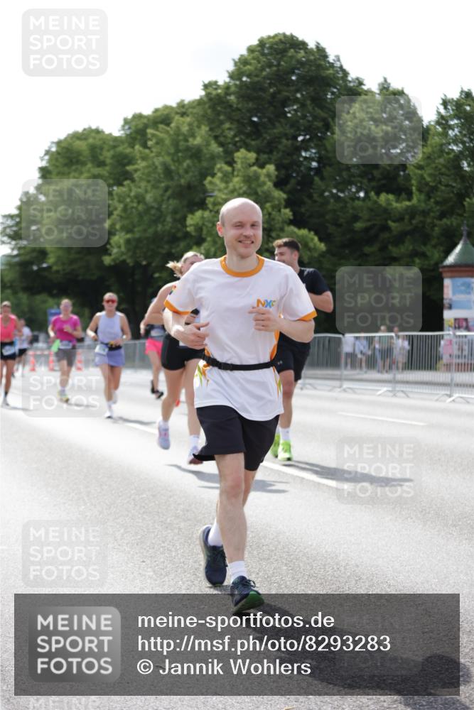 29.06.2025 - hella hamburg halbmarathon Jannik Wohlers http://msf.ph/oto/8293283 29.06.2025 10:04:41 Lombardsbrücke 1126, 2424, 3071, 3413, 4220, 6907, 6908, 7302, 7826, 8089, 8999, 9007, 9019, 11088, 11595, 13242, 13327, 13717, 14203, 16134, 16579, 17112, 17707, 17818, 18189, 18556 meine-sportfotos.de