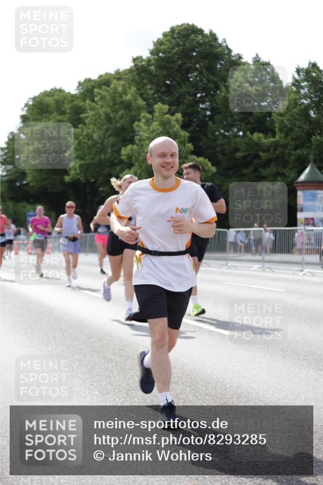 29.06.2025 - hella hamburg halbmarathon Jannik Wohlers http://msf.ph/oto/8293285 29.06.2025 10:04:41 Lombardsbrücke 1126, 2424, 3071, 3413, 4220, 6907, 6908, 7302, 7826, 8089, 8999, 9007, 9019, 11088, 11595, 13242, 13327, 13717, 14203, 16134, 16579, 17112, 17707, 17818, 18189, 18556 meine-sportfotos.de