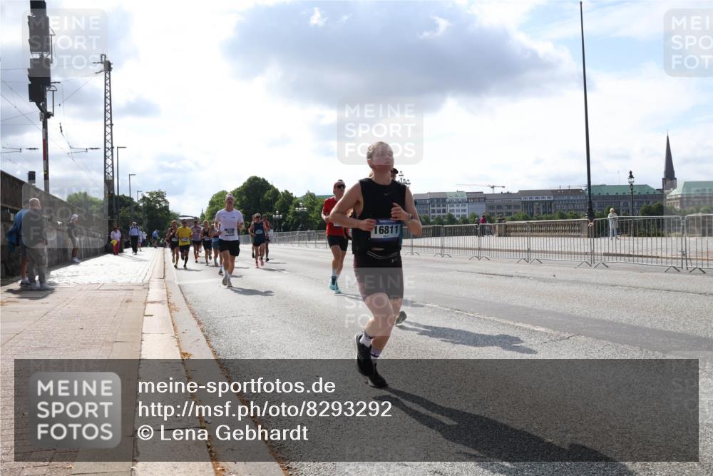 29.06.2025 - hella hamburg halbmarathon Lena Gebhardt http://msf.ph/oto/8293292 29.06.2025 09:46:34 Lombardsbrücke 16811, 1344, 1889, 2243, 2525, 3809, 3843, 3955, 4477, 4944, 5042, 5048, 5152, 6169, 6683, 7055, 7466, 7534, 7628, 7845, 7901, 8312, 8784, 8864, 8956, 9345, 10298, 10453, 10477, 10865, 10927, 10929, 11230, 11282, 11304, 11661, 11833, 12447, 12899, 12987, 13199, 13252, 13493, 13494, 13617, 13961, 14276, 14293, 14310, 15115, 15391, 15689, 15902, 16065, 16140, 16243, 16507, 16580, 16811, 16931, 16957, 17213, 17768 meine-sportfotos.de