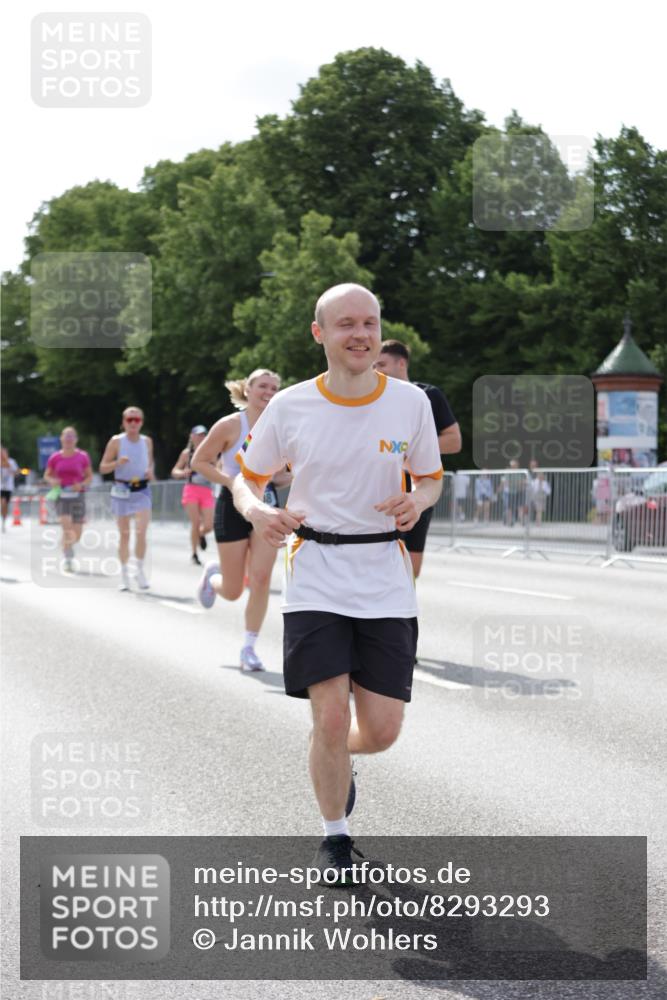 29.06.2025 - hella hamburg halbmarathon Jannik Wohlers http://msf.ph/oto/8293293 29.06.2025 10:04:41 Lombardsbrücke 1126, 2424, 3071, 3413, 4220, 6907, 6908, 7302, 7826, 8089, 8999, 9007, 9019, 11088, 11595, 13242, 13327, 13717, 14203, 16134, 16579, 17112, 17707, 17818, 18189, 18556 meine-sportfotos.de