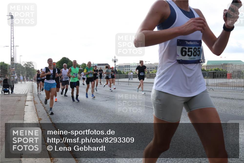29.06.2025 - hella hamburg halbmarathon Lena Gebhardt http://msf.ph/oto/8293309 29.06.2025 09:58:57 Lombardsbrücke 19152, 6585, 1285, 1410, 1485, 1506, 1715, 1719, 1727, 1946, 1951, 1972, 2029, 2518, 2741, 2840, 2883, 2907, 2911, 3037, 3097, 3334, 3715, 3819, 3952, 4120, 4152, 4167, 4839, 5077, 5084, 5259, 5378, 5391, 5420, 5894, 6294, 6390, 6399, 6592, 6629, 6657, 6759, 6877, 7033, 7082, 7232, 7369, 7716, 7732, 7864, 8068, 8322, 8393, 8639, 8721, 8772, 8798, 9655, 9727, 9770, 9884, 10266, 10488 meine-sportfotos.de