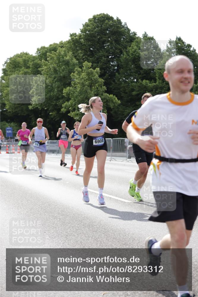 29.06.2025 - hella hamburg halbmarathon Jannik Wohlers http://msf.ph/oto/8293312 29.06.2025 10:04:42 Lombardsbrücke 1126, 2424, 3071, 3413, 4220, 6907, 6908, 7302, 7826, 8089, 8999, 9007, 9019, 11595, 13242, 13327, 13717, 14203, 16134, 16579, 17112, 17707, 17818, 18189, 18556 meine-sportfotos.de