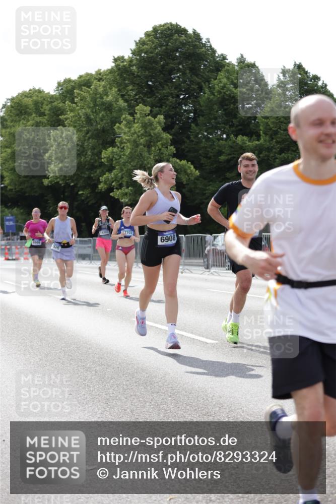29.06.2025 - hella hamburg halbmarathon Jannik Wohlers http://msf.ph/oto/8293324 29.06.2025 10:04:42 Lombardsbrücke 1126, 2424, 3071, 3413, 4220, 6907, 6908, 7302, 7826, 8089, 8999, 9007, 9019, 11595, 13242, 13327, 13717, 14203, 16134, 16579, 17112, 17707, 17818, 18189, 18556 meine-sportfotos.de