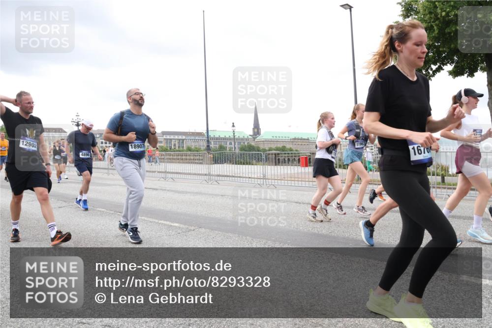 29.06.2025 - hella hamburg halbmarathon Lena Gebhardt http://msf.ph/oto/8293328 29.06.2025 10:55:57 Lombardsbrücke 12902, 4896, 18907, 11963, 1670, 1616, 1738, 1873, 1909, 2095, 2793, 3101, 3244, 3257, 3268, 4265, 4354, 4470, 4473, 4836, 4896, 5220, 5222, 5306, 5487, 5575, 5580, 5994, 6055, 6056, 6113, 6257, 6494, 6594, 6968, 7025, 7028, 7516, 7548, 7616, 7969, 8005, 8110, 8305, 8527, 8532, 8533, 8626, 8648, 9435, 9548, 9606, 9614, 9618, 9838, 9857, 9858, 9861, 9865, 9956, 10094, 10436, 10438, 10449, 10559, 10593, 10640, 10740, 10784, 10987, 11903, 11962, 11963, 12695, 12902 meine-sportfotos.de