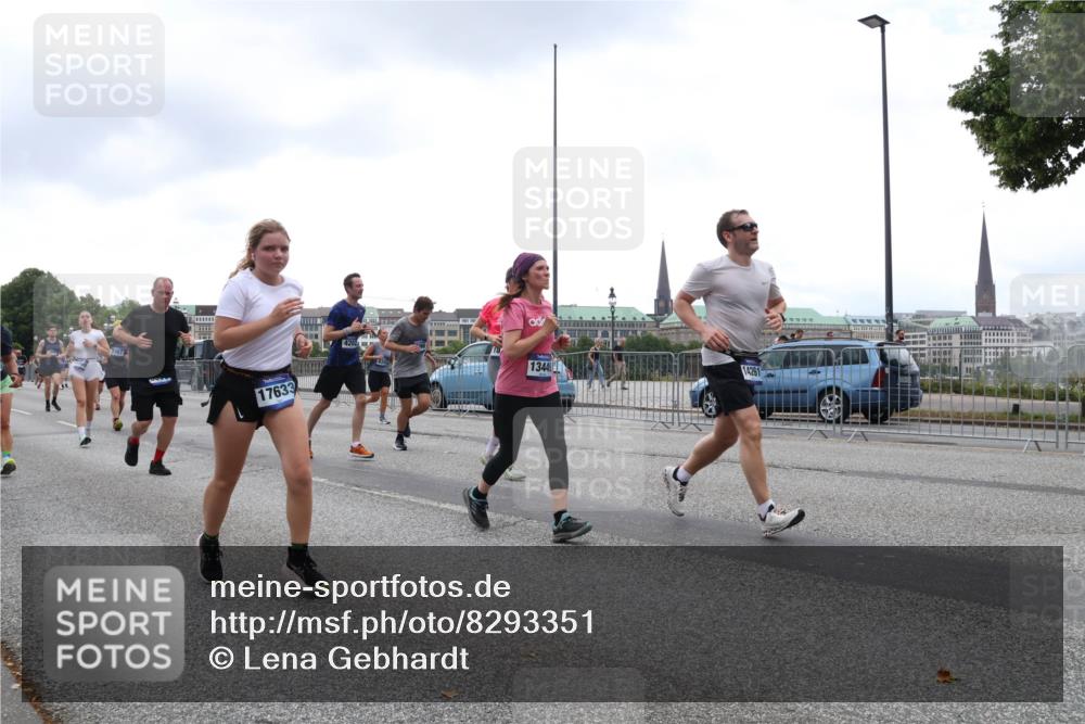 29.06.2025 - hella hamburg halbmarathon Lena Gebhardt http://msf.ph/oto/8293351 29.06.2025 10:46:44 Lombardsbrücke 1073, 1286, 1363, 1371, 1375, 1429, 1465, 1608, 1720, 1837, 1999, 2162, 2211, 2320, 2327, 2500, 2556, 2665, 2697, 2981, 3277, 3406, 3407, 3469, 3734, 3823, 4119, 4202, 4296, 4342, 4355, 4448, 4604, 5111, 5114, 5700, 5796, 5854, 5953, 6068, 6124, 6161, 6496, 6740, 7303, 7364, 7368, 7374, 7412, 7767, 7827, 7960, 8047, 8477, 8486, 8551, 8553, 8684, 8700, 9337, 9691, 10153, 10230, 12298, 12333, 12522, 13969, 14261, 15852, 16882, 16987 meine-sportfotos.de