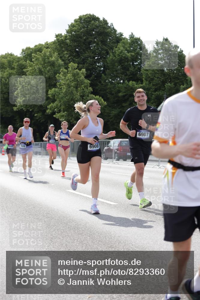 29.06.2025 - hella hamburg halbmarathon Jannik Wohlers http://msf.ph/oto/8293360 29.06.2025 10:04:42 Lombardsbrücke 1126, 2424, 3071, 3413, 4220, 6907, 6908, 7302, 7826, 8089, 8999, 9007, 9019, 11595, 13242, 13327, 13717, 14203, 16134, 16579, 17112, 17707, 17818, 18189, 18556 meine-sportfotos.de