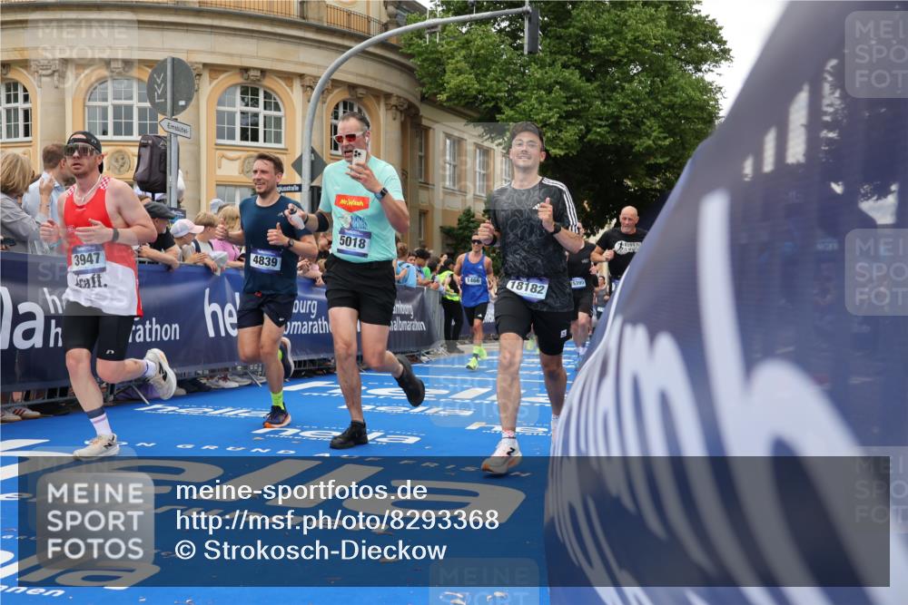 29.06.2025 - hella hamburg halbmarathon Strokosch-Dieckow http://msf.ph/oto/8293368 29.06.2025 10:50:52 Ziel 1466, 2207, 3654, 3947, 4839, 5018, 5115, 7052, 7369, 8205, 8572, 8657, 10215, 10750, 11551, 12778, 13687, 15362, 15395, 15426, 15643, 15720, 16285, 17129, 18182, 18350, 18370 meine-sportfotos.de