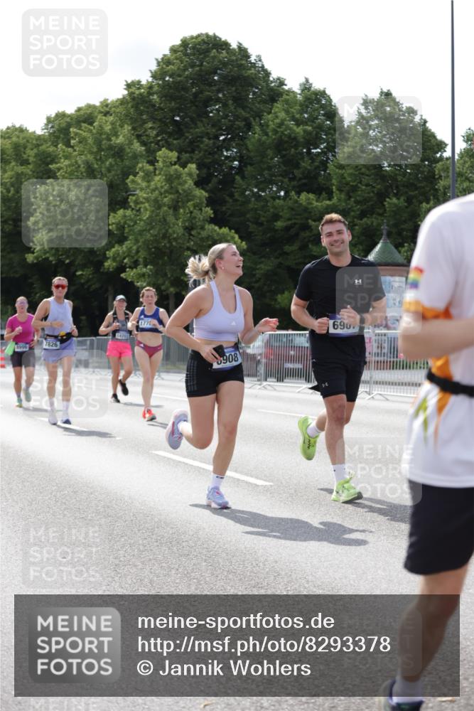 29.06.2025 - hella hamburg halbmarathon Jannik Wohlers http://msf.ph/oto/8293378 29.06.2025 10:04:42 Lombardsbrücke 1126, 2424, 3071, 3413, 4220, 6907, 6908, 7302, 7826, 8089, 8999, 9007, 9019, 11595, 13242, 13327, 13717, 14203, 16134, 16579, 17112, 17707, 17818, 18189, 18556 meine-sportfotos.de