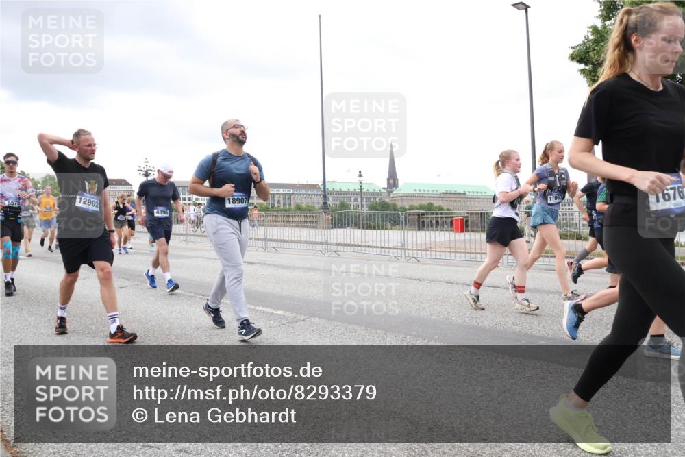 29.06.2025 - hella hamburg halbmarathon Lena Gebhardt http://msf.ph/oto/8293379 29.06.2025 10:55:57 Lombardsbrücke 5575, 12902, 4896, 18907, 11963, 1676, 1616, 1738, 1873, 1909, 2095, 2793, 3101, 3244, 3257, 3268, 4265, 4354, 4470, 4473, 4836, 4896, 5220, 5222, 5306, 5487, 5575, 5580, 5994, 6055, 6056, 6113, 6257, 6494, 6594, 6968, 7025, 7028, 7516, 7548, 7616, 7969, 8005, 8110, 8305, 8527, 8532, 8533, 8626, 8648, 9435, 9548, 9606, 9614, 9618, 9838, 9857, 9858, 9861, 9865, 9956, 10094, 10436, 10438, 10449, 10559, 10593, 10640, 10740, 10784, 10987, 11903, 11962, 11963, 12695, 12902 meine-sportfotos.de