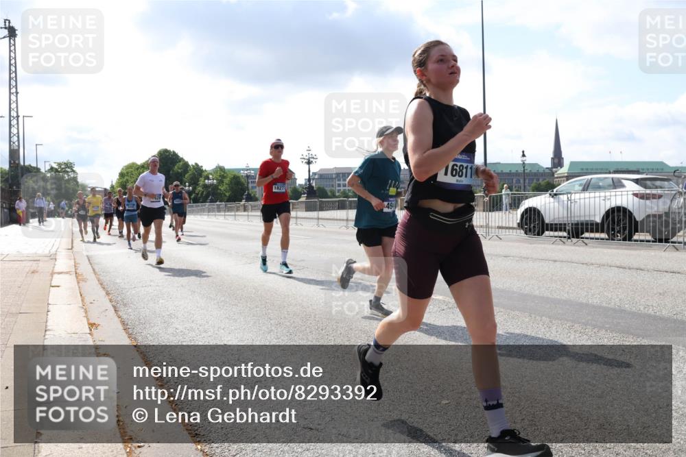 29.06.2025 - hella hamburg halbmarathon Lena Gebhardt http://msf.ph/oto/8293392 29.06.2025 09:46:34 Lombardsbrücke 16811, 1344, 1889, 2243, 2525, 3809, 3843, 3955, 4477, 4944, 5042, 5048, 5152, 6169, 6683, 7055, 7466, 7534, 7628, 7845, 7901, 8312, 8784, 8864, 8956, 9345, 10298, 10453, 10477, 10865, 10927, 10929, 11230, 11282, 11304, 11661, 11833, 12447, 12899, 12987, 13199, 13252, 13493, 13494, 13617, 13961, 14276, 14293, 14310, 15115, 15391, 15689, 15902, 16065, 16140, 16243, 16507, 16580, 16811, 16931, 16957, 17213, 17768 meine-sportfotos.de